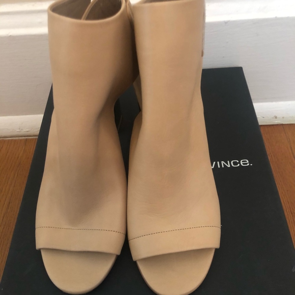 Vince. Heels size 7b - Picture 2 of 5